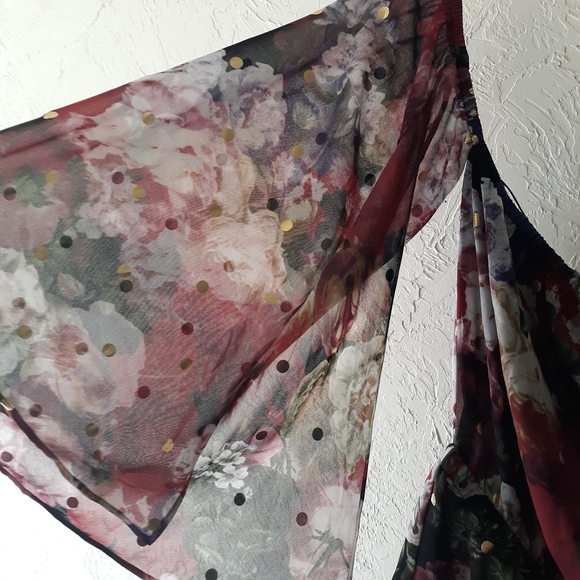 NWT Express Floral Off shoulder split sleeve top - Picture 4 of 8